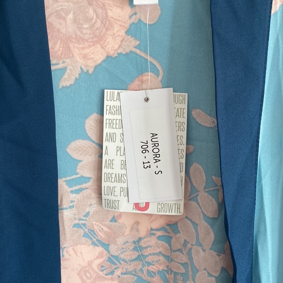 LuLaRoe Aurora Kimono. - Picture 2 of 5